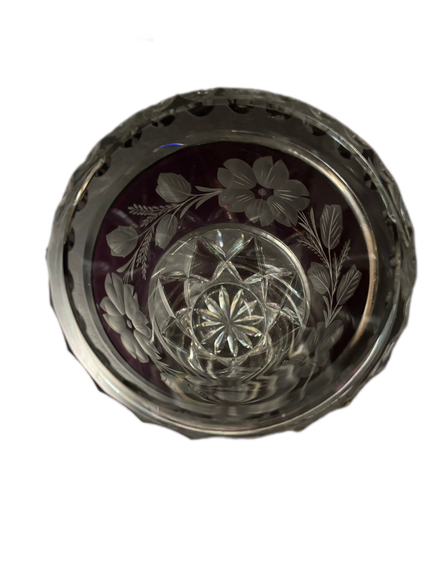 Vaso con incisioni floreali